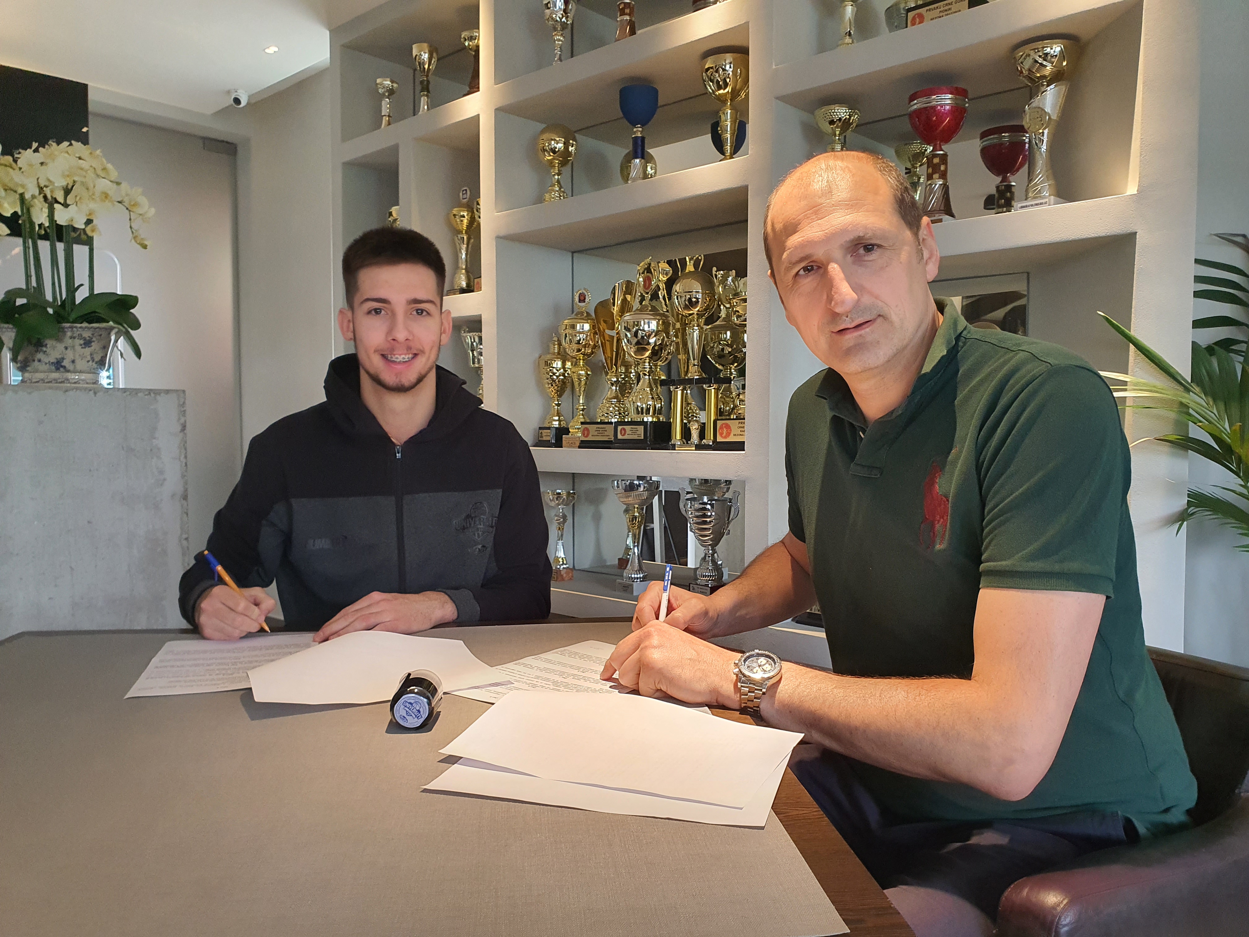 Vladimir Sudar potpisao prvi profesionalni ugovor!